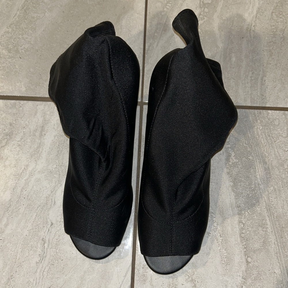Black Peep Toe